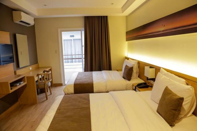 Icove Beach Hotel Olongapo Exterior foto